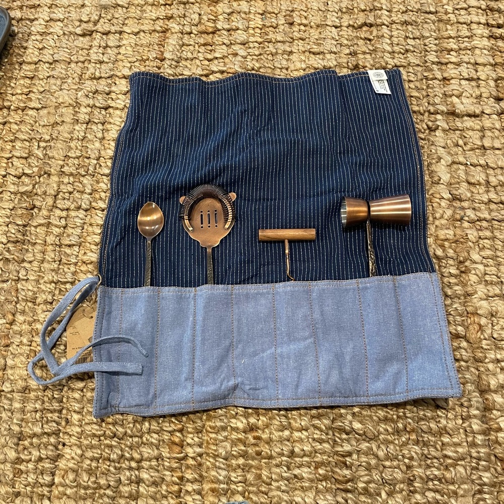 Levi’s bar tool set
